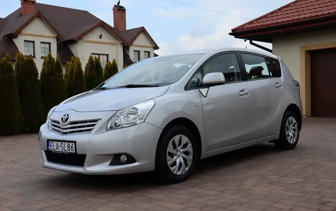 toyota opolskie Toyota Verso cena 28900 przebieg: 205000, rok produkcji 2009 z Gołdap